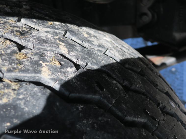 image for item DB8883 1994 Ford L9000 truck cab and chassis