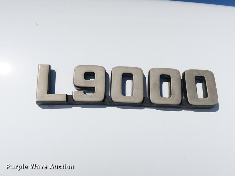 image for item DB8883 1994 Ford L9000 truck cab and chassis