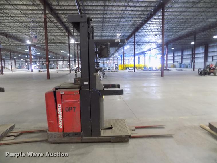 image for item DB9000 Raymond EASi-0PC30TT pallet jack