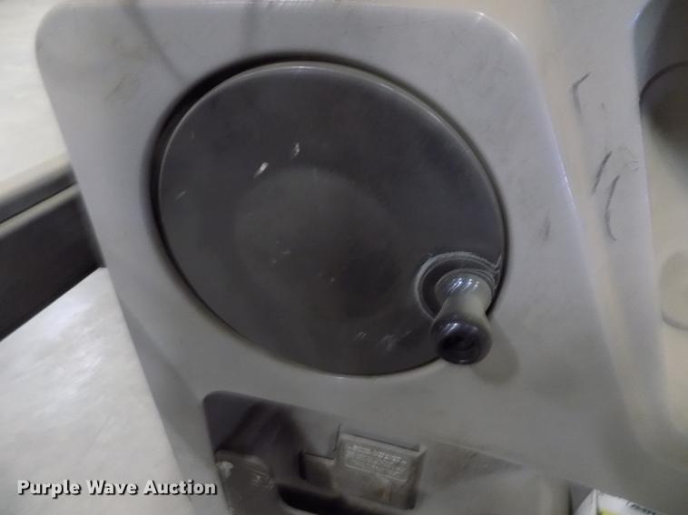 image for item DB9000 Raymond EASi-0PC30TT pallet jack