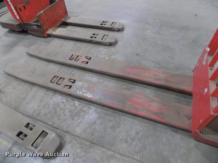 image for item DB9003 Raymond 8500 pallet jack