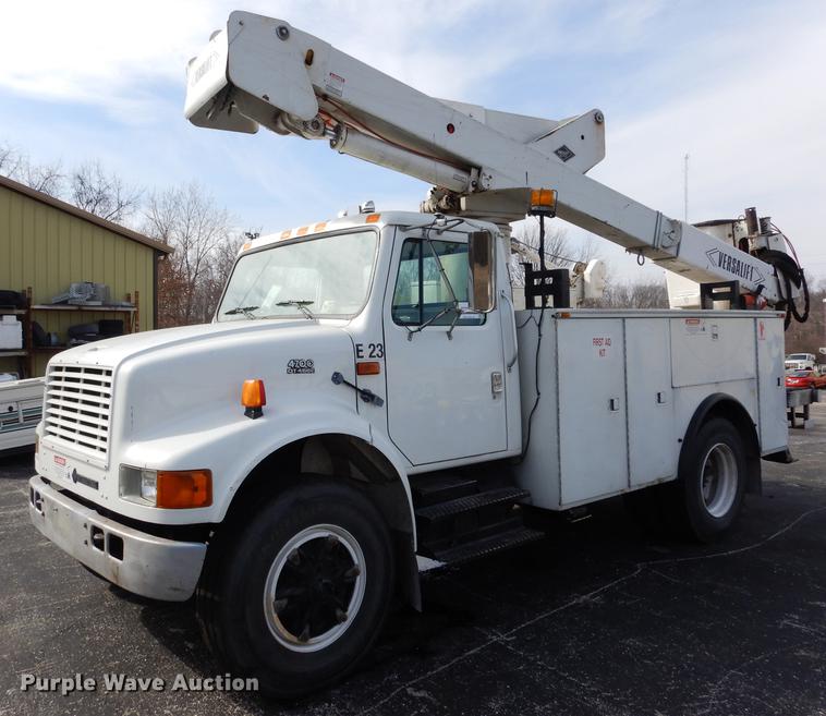 image for item DC8732 1998 International 4700 bucket truck