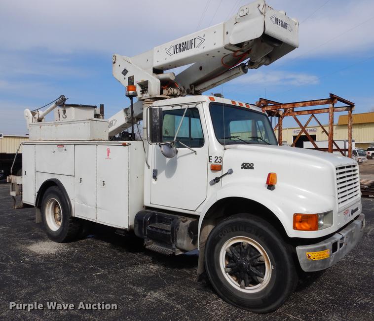image for item DC8732 1998 International 4700 bucket truck