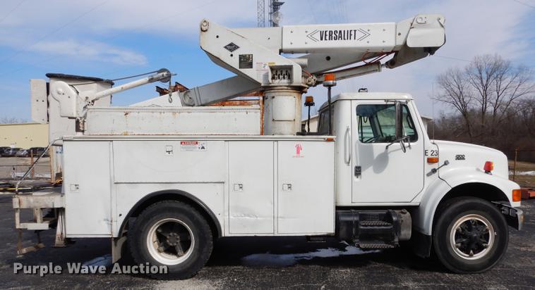 image for item DC8732 1998 International 4700 bucket truck