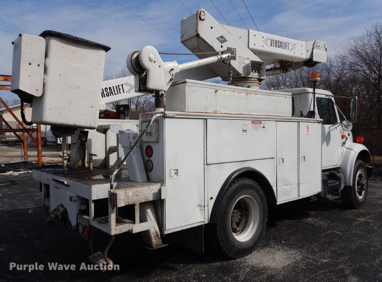 image for item DC8732 1998 International 4700 bucket truck
