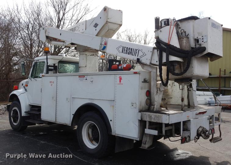image for item DC8732 1998 International 4700 bucket truck