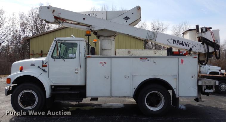 image for item DC8732 1998 International 4700 bucket truck