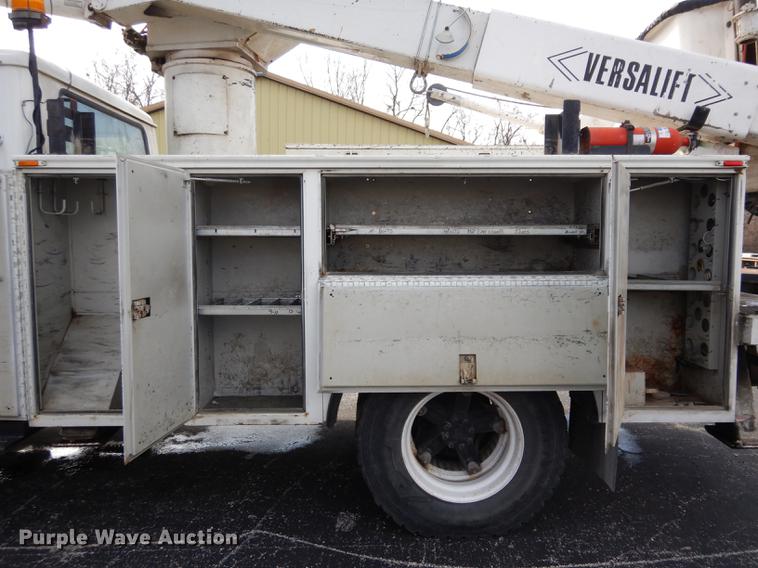 image for item DC8732 1998 International 4700 bucket truck