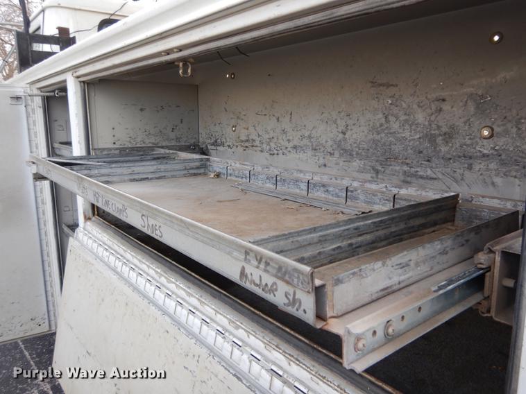 image for item DC8732 1998 International 4700 bucket truck