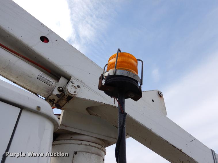 image for item DC8732 1998 International 4700 bucket truck