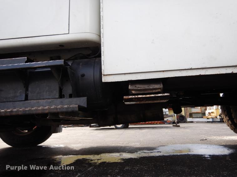 image for item DC8732 1998 International 4700 bucket truck