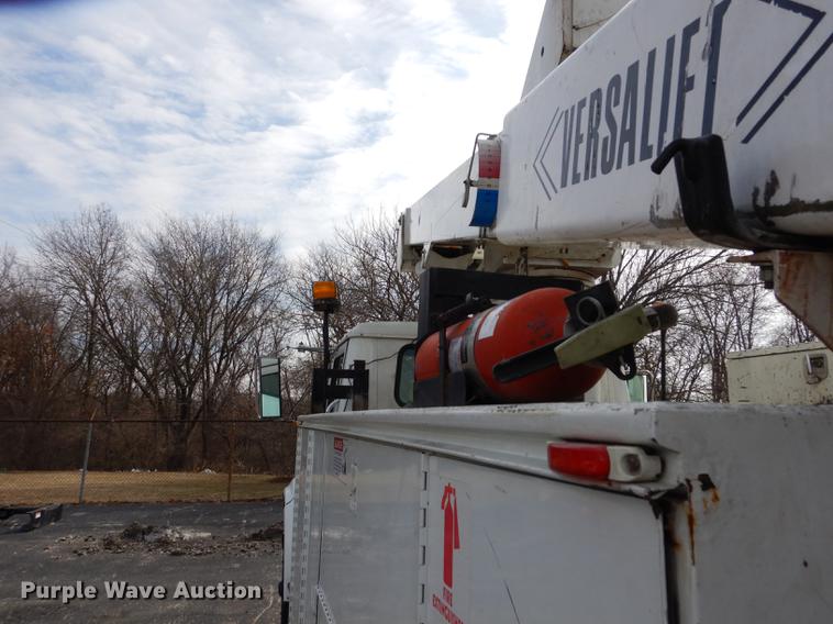 image for item DC8732 1998 International 4700 bucket truck