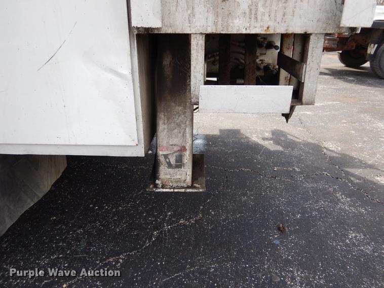 image for item DC8732 1998 International 4700 bucket truck