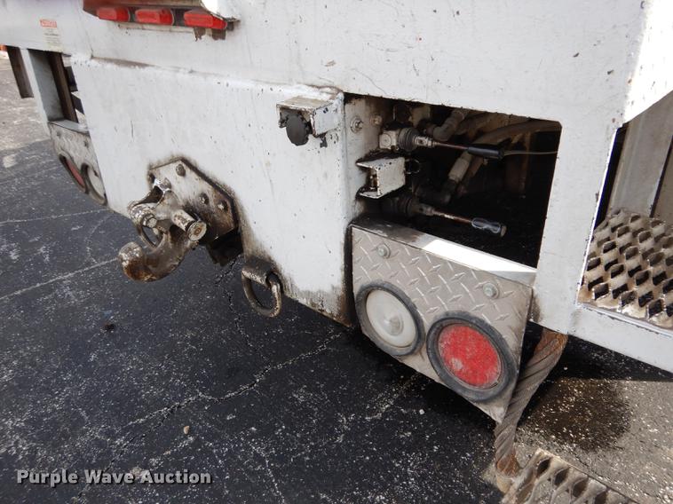 image for item DC8732 1998 International 4700 bucket truck