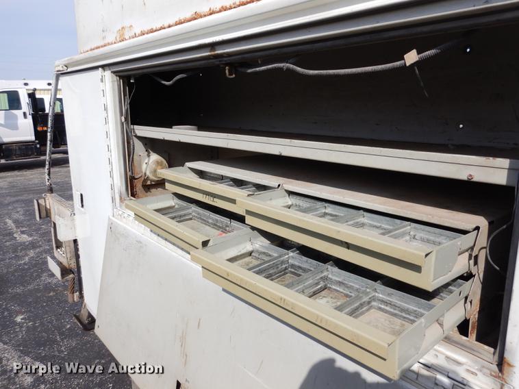 image for item DC8732 1998 International 4700 bucket truck