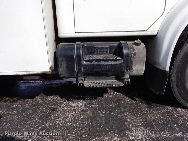 image for item DC8732 1998 International 4700 bucket truck