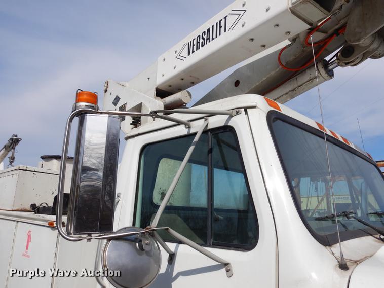 image for item DC8732 1998 International 4700 bucket truck