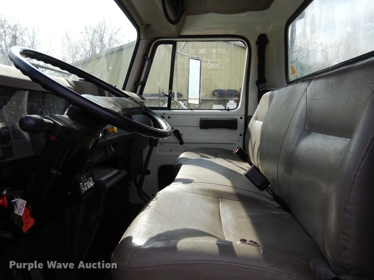 image for item DC8732 1998 International 4700 bucket truck