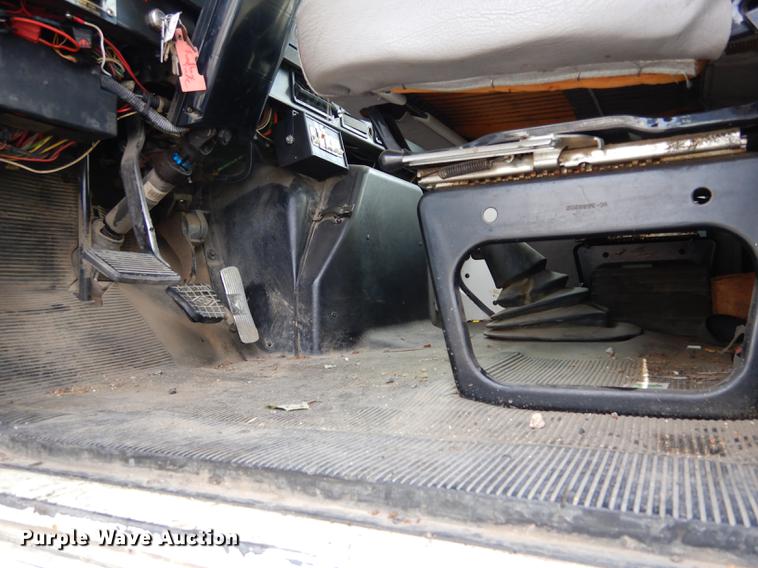 image for item DC8732 1998 International 4700 bucket truck