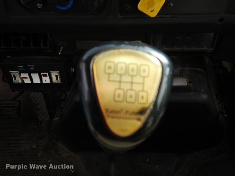 image for item DC8732 1998 International 4700 bucket truck