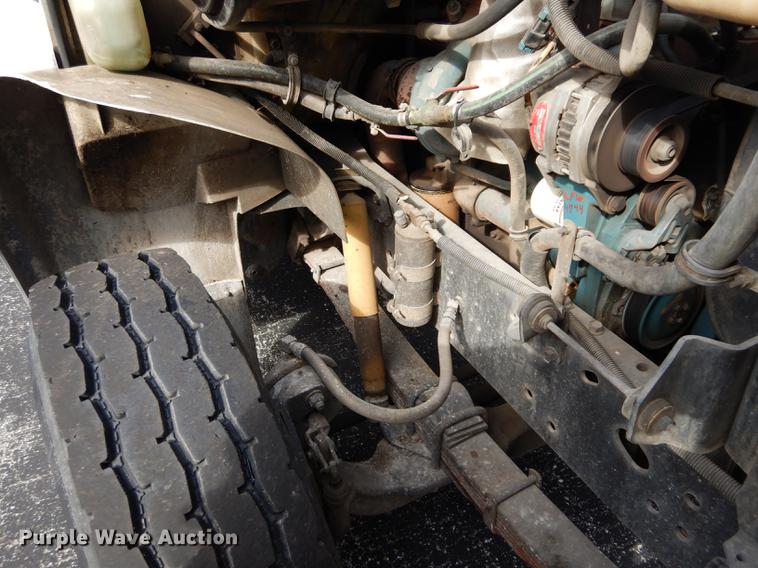 image for item DC8732 1998 International 4700 bucket truck