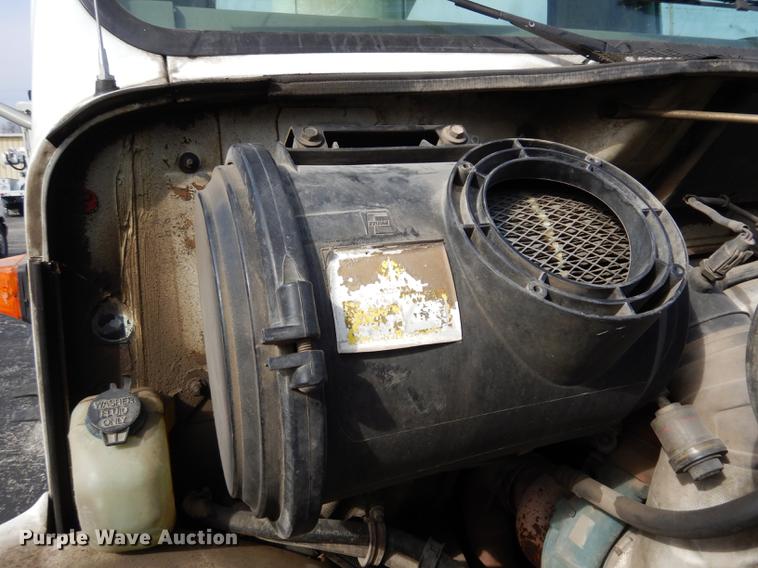 image for item DC8732 1998 International 4700 bucket truck