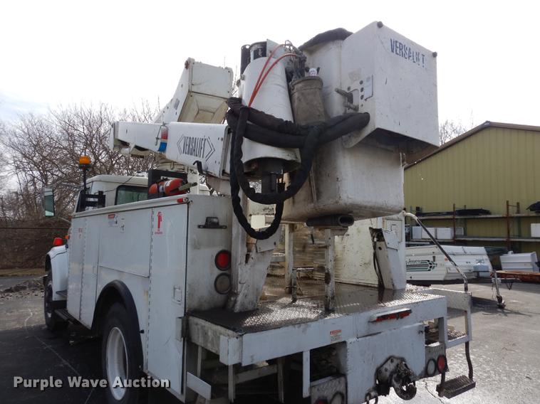 image for item DC8732 1998 International 4700 bucket truck