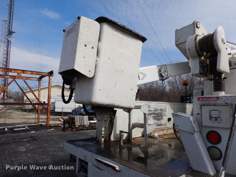 image for item DC8732 1998 International 4700 bucket truck