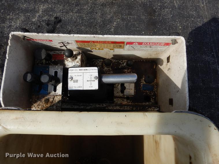 image for item DC8732 1998 International 4700 bucket truck