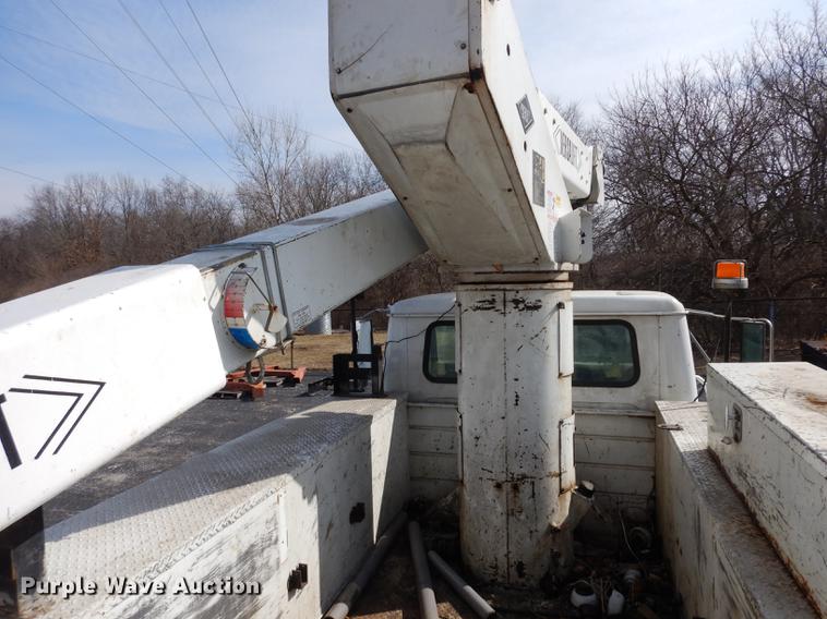 image for item DC8732 1998 International 4700 bucket truck
