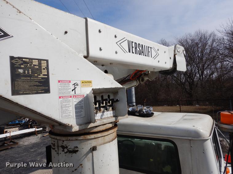 image for item DC8732 1998 International 4700 bucket truck