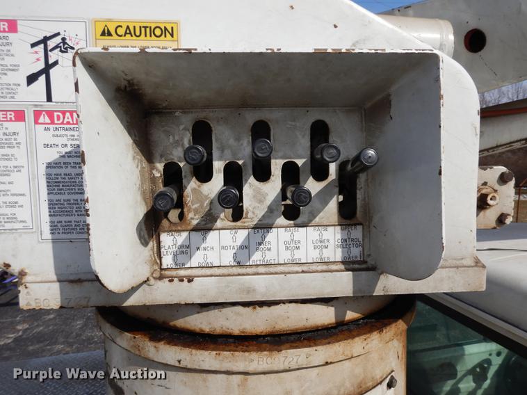 image for item DC8732 1998 International 4700 bucket truck