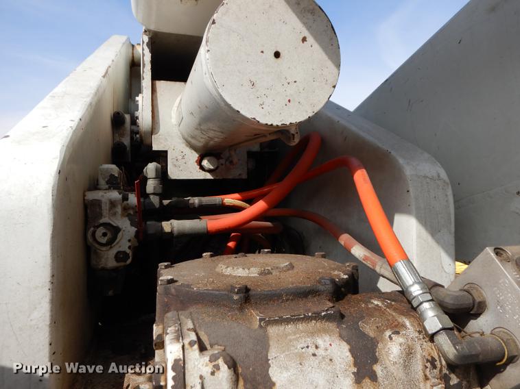 image for item DC8732 1998 International 4700 bucket truck