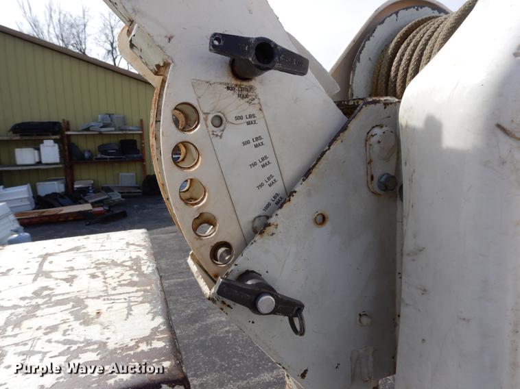 image for item DC8732 1998 International 4700 bucket truck