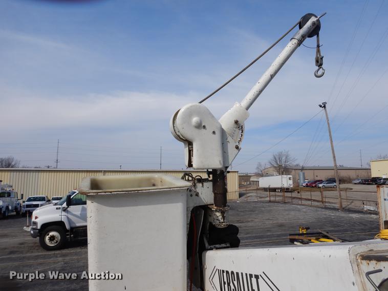 image for item DC8732 1998 International 4700 bucket truck