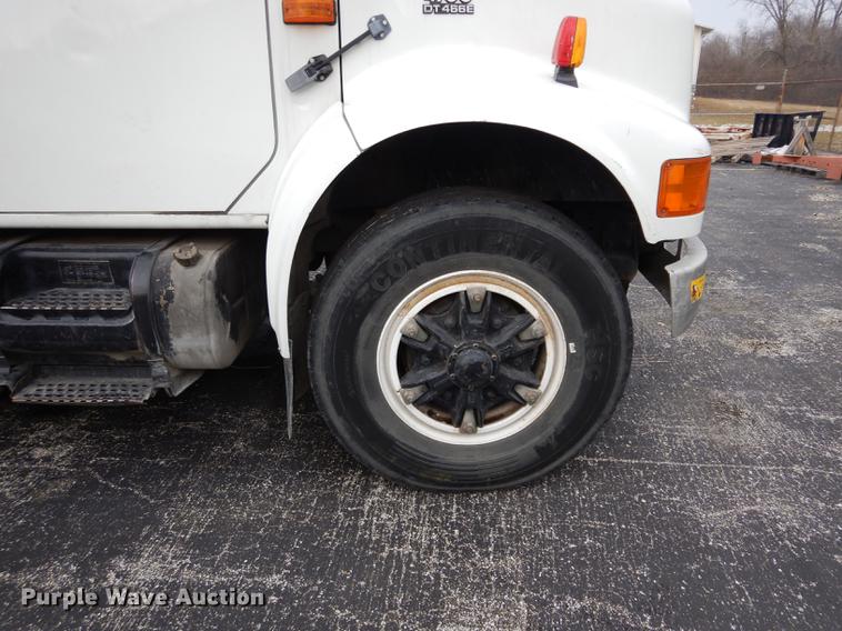 image for item DC8732 1998 International 4700 bucket truck