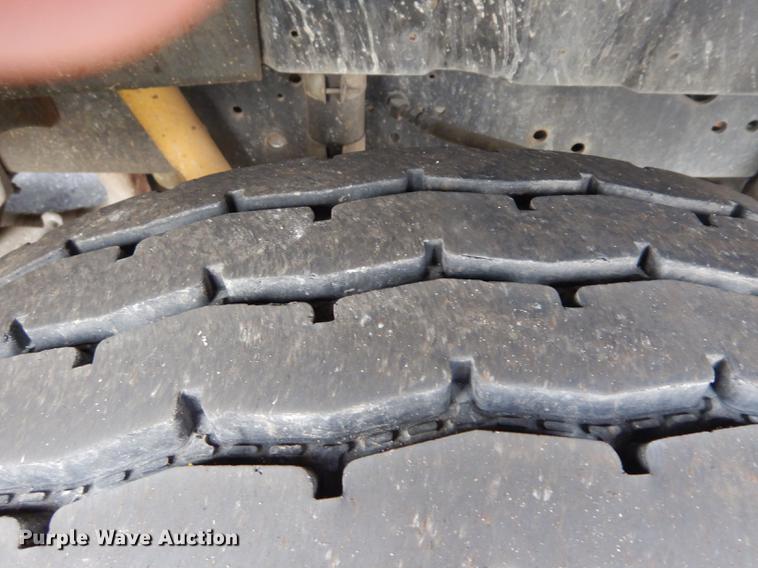 image for item DC8732 1998 International 4700 bucket truck