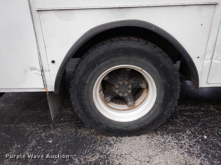 image for item DC8732 1998 International 4700 bucket truck