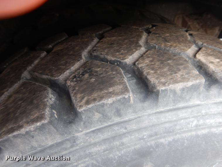 image for item DC8732 1998 International 4700 bucket truck