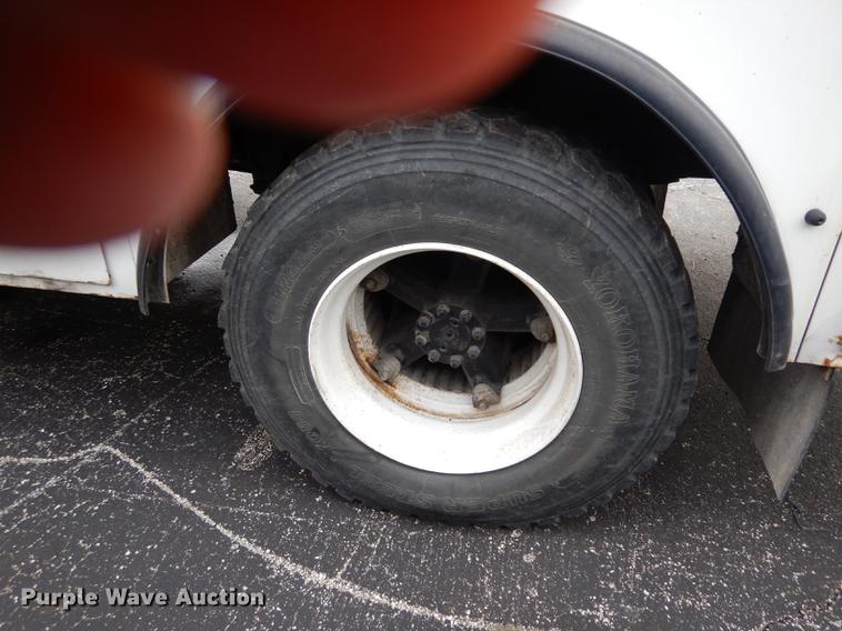 image for item DC8732 1998 International 4700 bucket truck