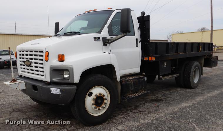 image for item DC8733 2005 Chevrolet C7500 flatbed truck