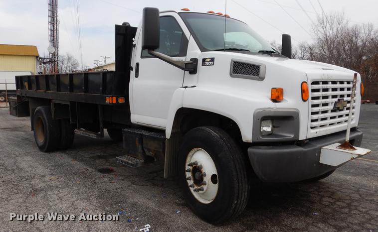 image for item DC8733 2005 Chevrolet C7500 flatbed truck