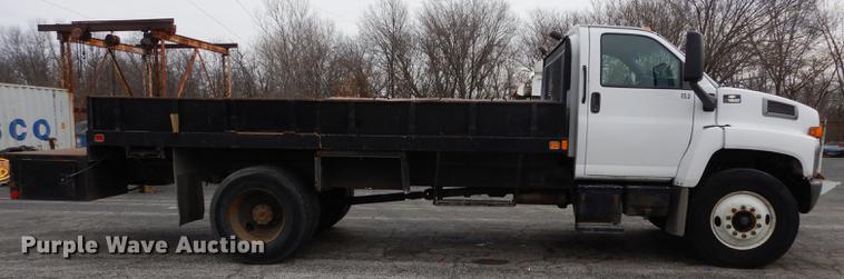 image for item DC8733 2005 Chevrolet C7500 flatbed truck