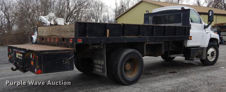 image for item DC8733 2005 Chevrolet C7500 flatbed truck