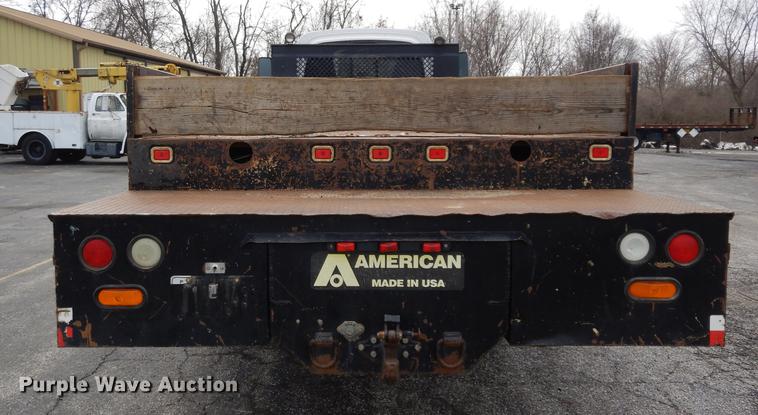 image for item DC8733 2005 Chevrolet C7500 flatbed truck