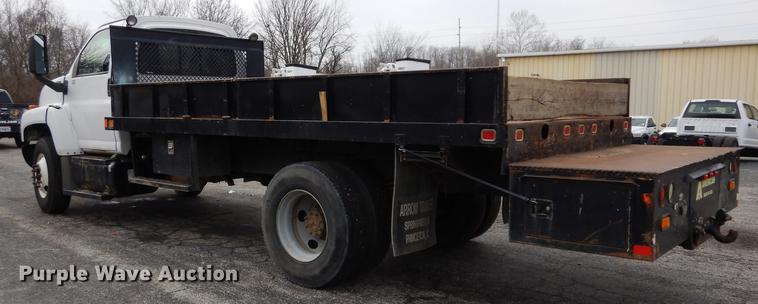 image for item DC8733 2005 Chevrolet C7500 flatbed truck