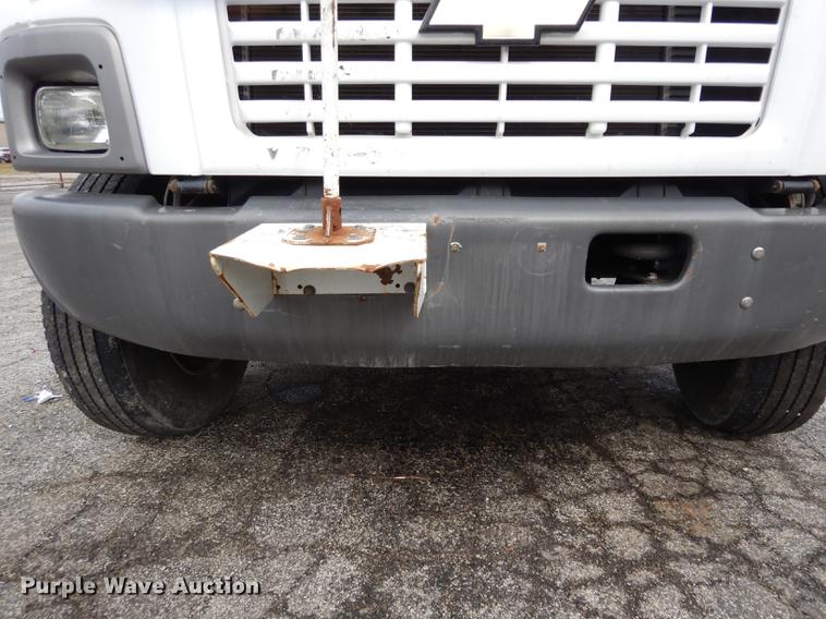 image for item DC8733 2005 Chevrolet C7500 flatbed truck