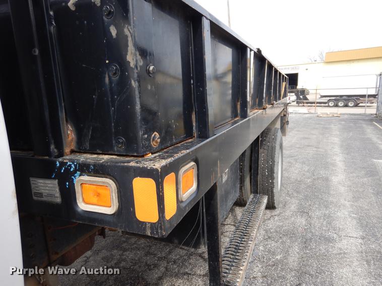 image for item DC8733 2005 Chevrolet C7500 flatbed truck