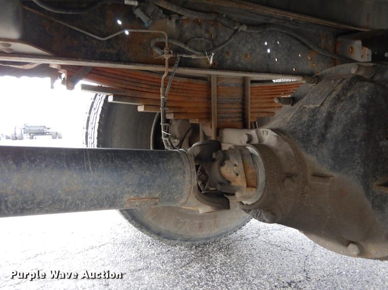 image for item DC8733 2005 Chevrolet C7500 flatbed truck