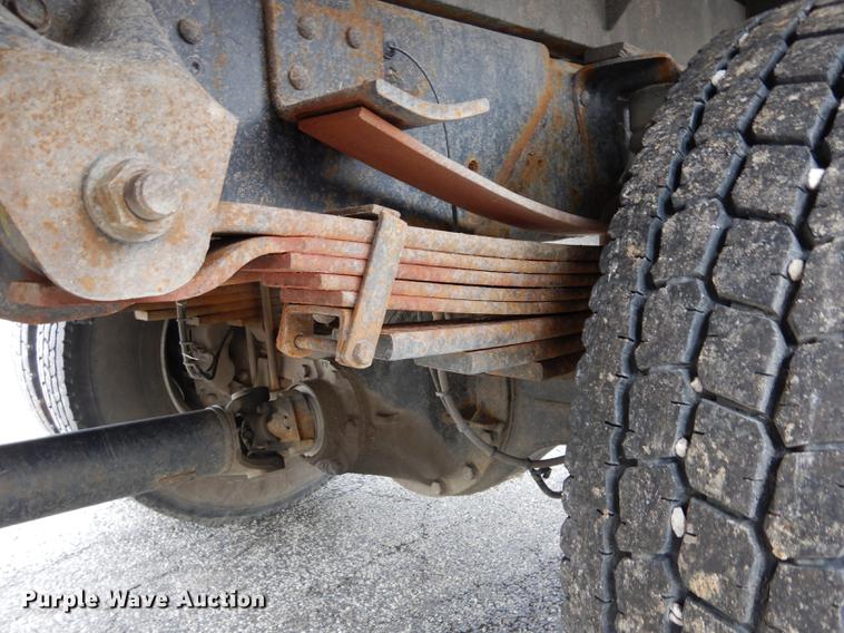 image for item DC8733 2005 Chevrolet C7500 flatbed truck